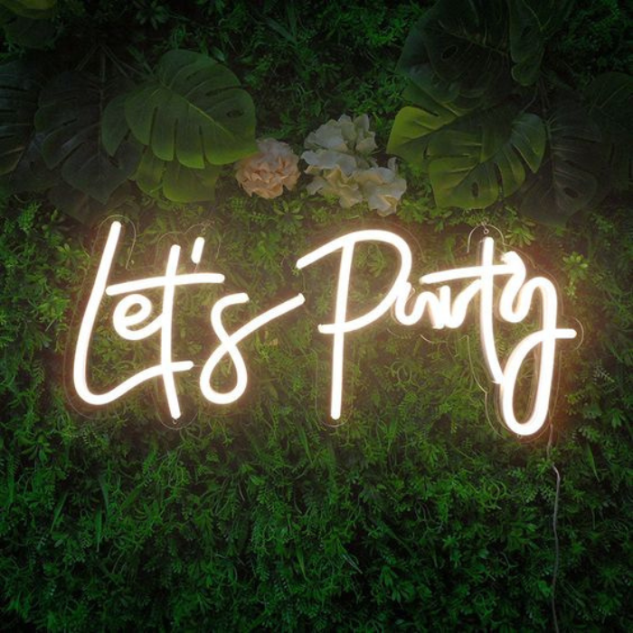 Neonsign 'Lets party'