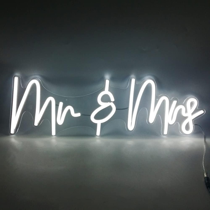 Neon sign 'MR & MRS'