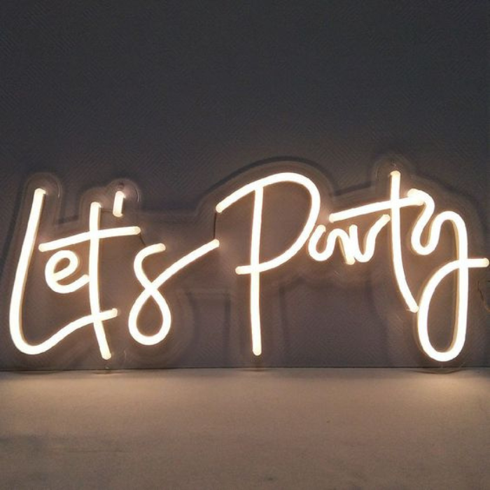 Neonsign 'Lets party'