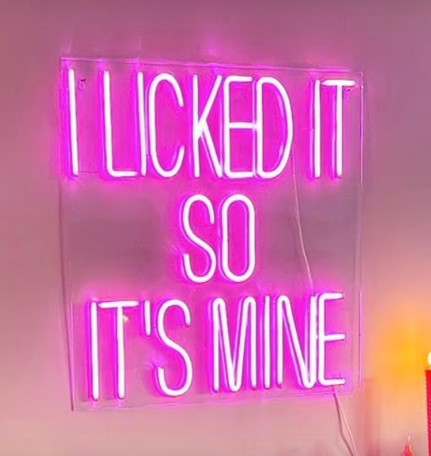 Neonsign 'I licked it so it's mine'